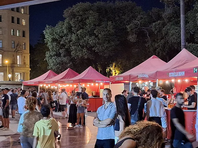 Nuestro Servicio de Barras en el Festival de las Ideas y la Cultura en Plaza Cataluña